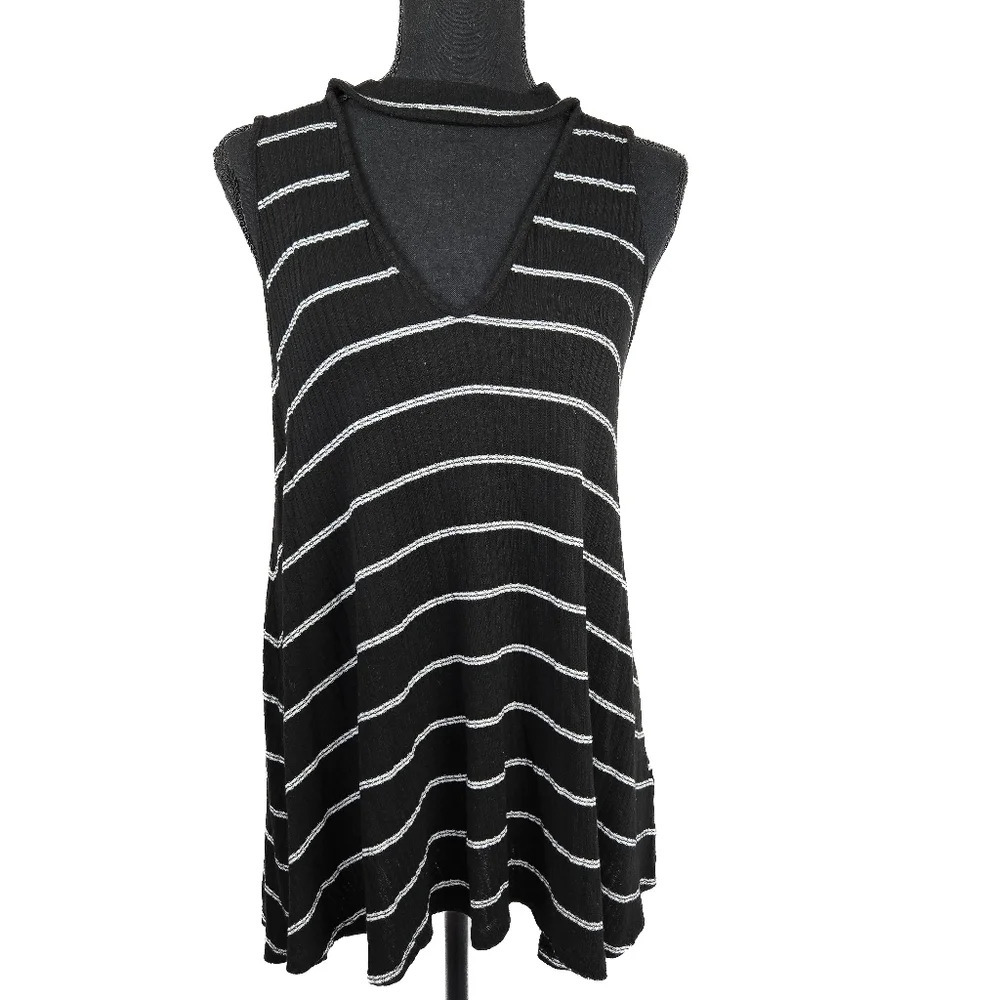 🔥 (5for$35) HER ENTIRE NAME SAYS GRACE High Neck V Neck Cutout Sleevless